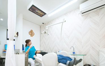 おおもりKids矯正歯科診療室内液晶テレビ写真